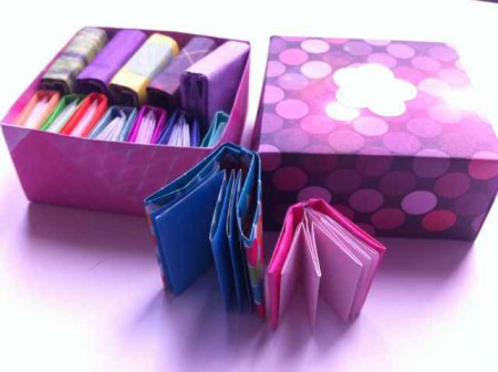 mamébon, boîte: 7x7x3.5cm   livre:3x3.5cm, 2.5x2.8cm